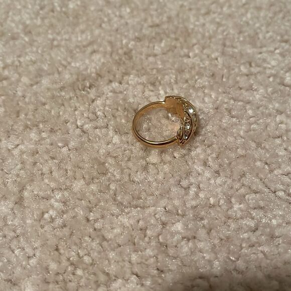 WOMENS GOLD RING - Picture 4 of 5